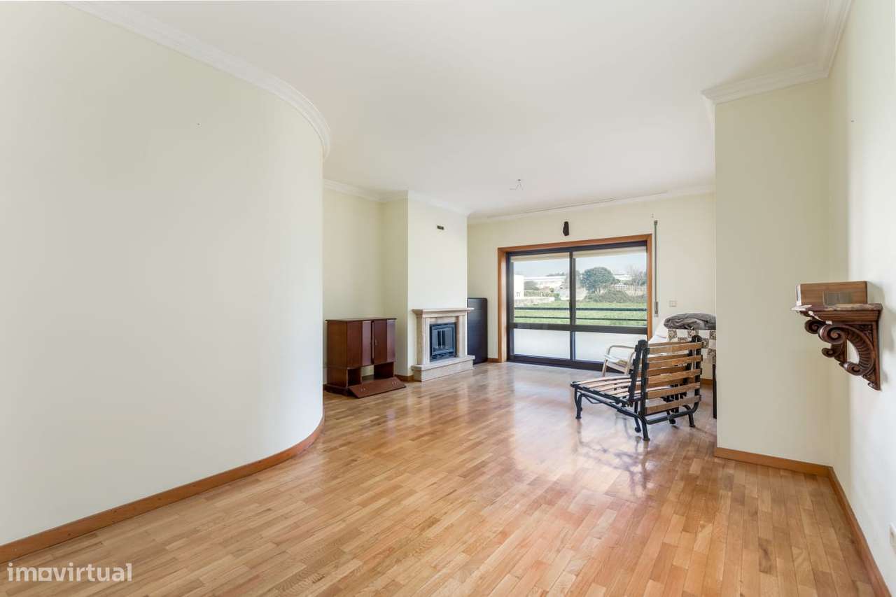 Apartamento T2 C/ Varanda e Lugar de Garagem | Junto a praia - Grande imagem: 4/16