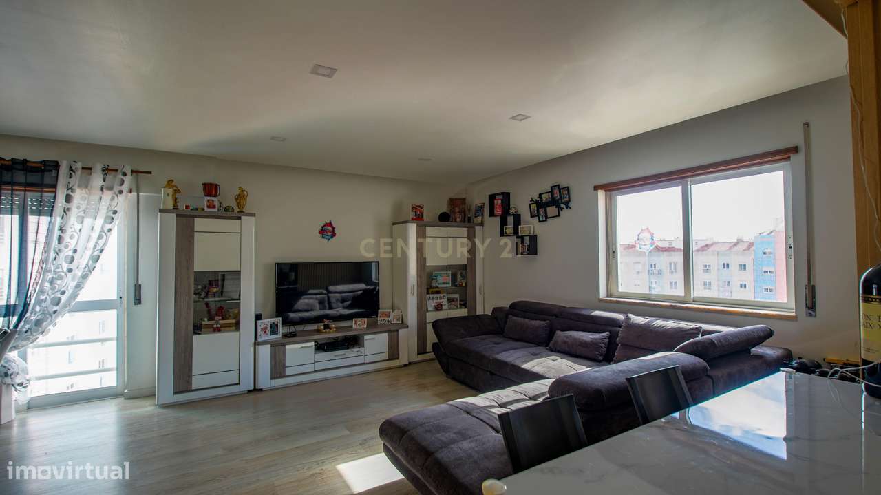 Apartamento T2 com Ar Condicionado, Parqueamento e Arrecadação em Sant - Grande imagem: 3/29