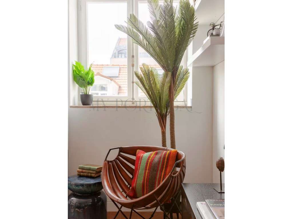 Refúgio de Design e Luz na Praça Dom Luís I - Onde o Rio encontra a...-5