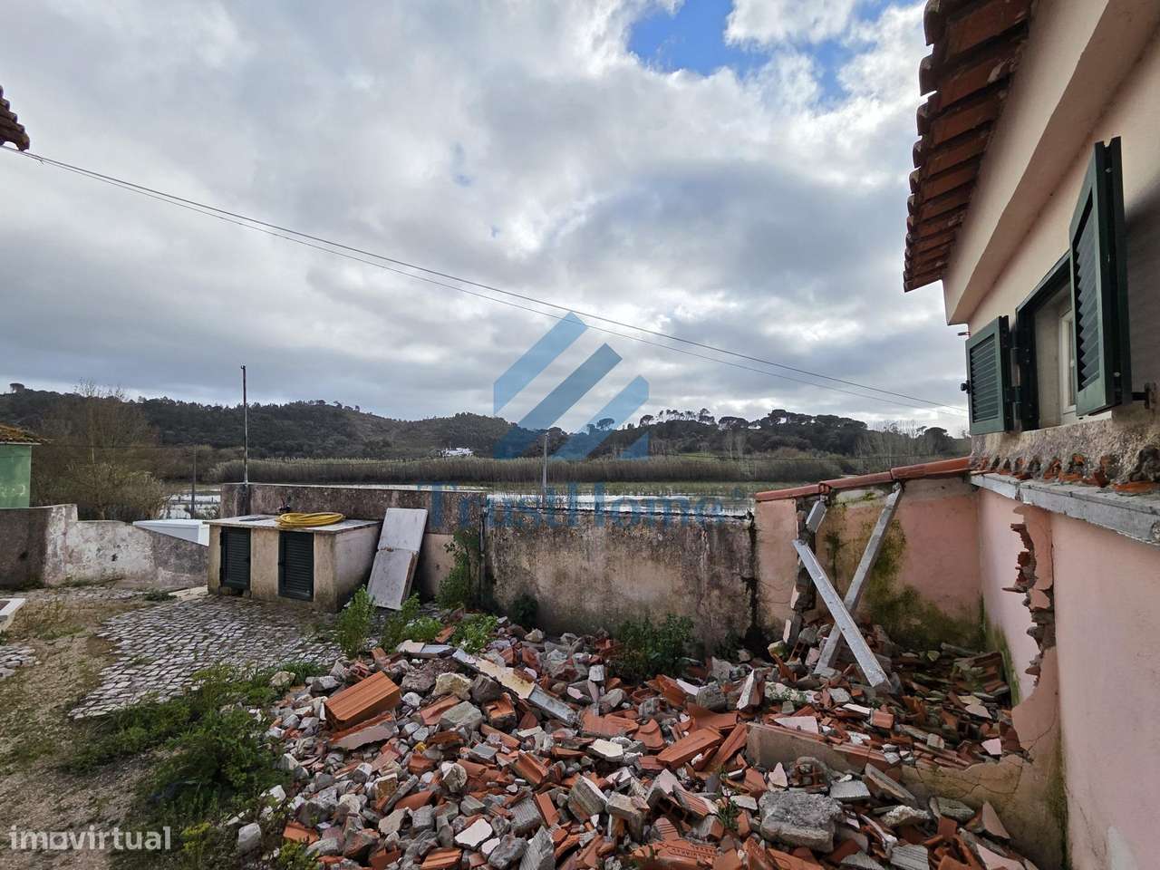 V4 para remodelação em São João da Ribeira a 13 Km de Rio Maior-13