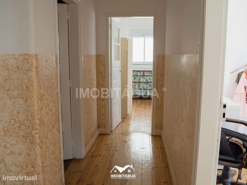 Espaço comercial com habitação T5 no centro da vila-19