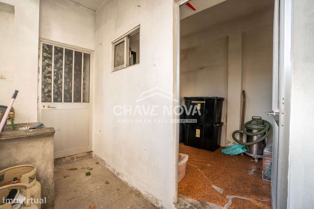 Moradia Bi-Familiar T4 + T2 com Potencial de Rendimento em Ramalde ...-23