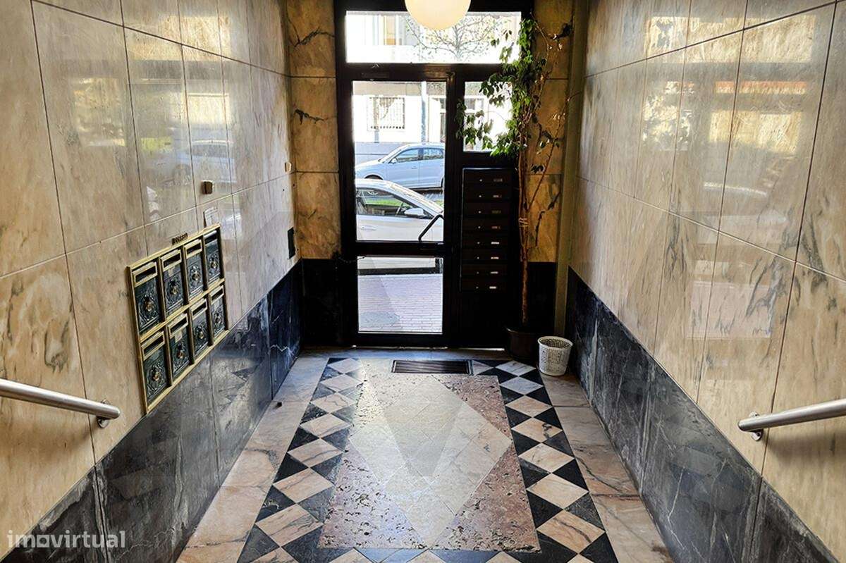 Apartamento T2 Centro Damaia de Cima-36