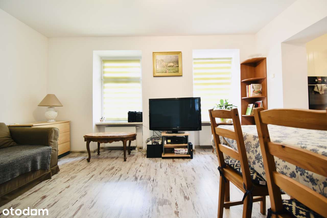 Duże mieszkanie blisko centrum!-1