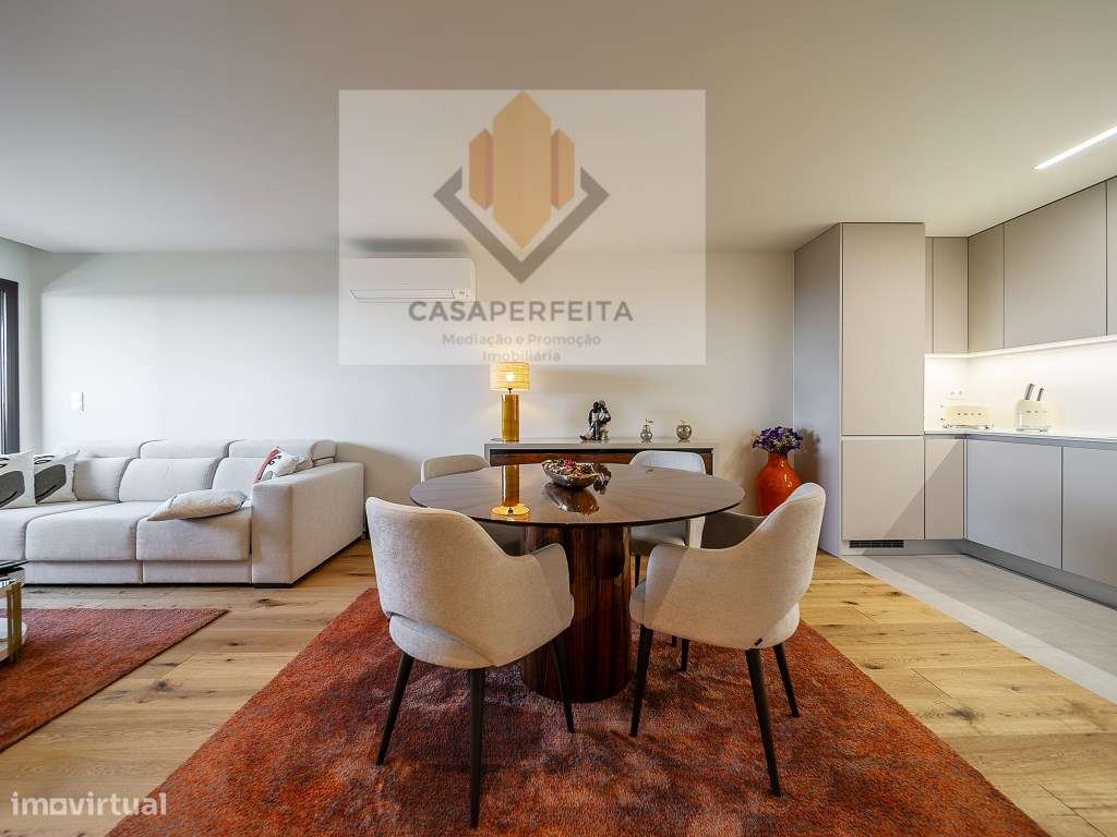 Apartamento T2 de Luxo com Varanda, Lugar de Garagem e Arrumo - Jun...-13