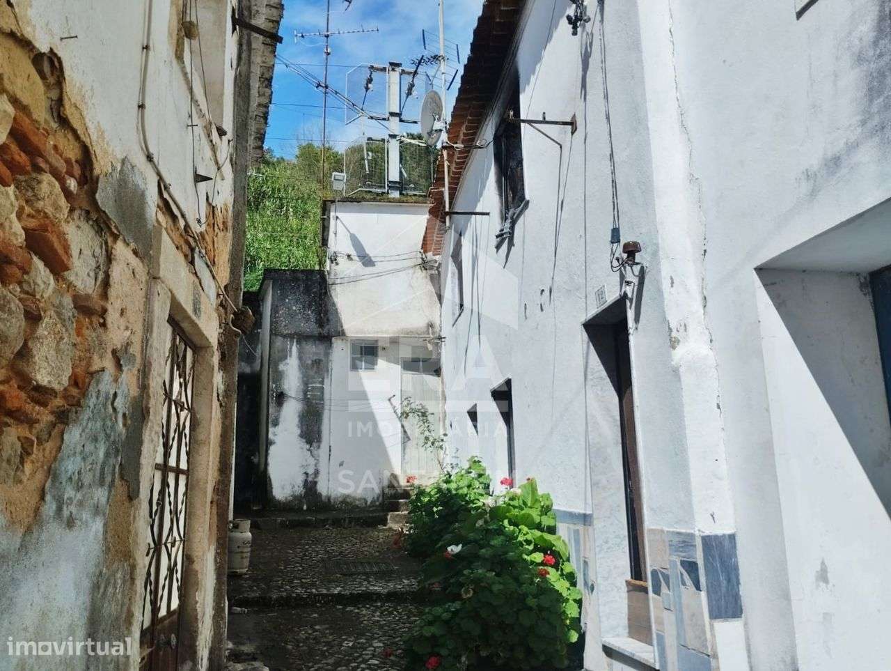 Moradia de pisos para reconstruir - Grande imagem: 3/10