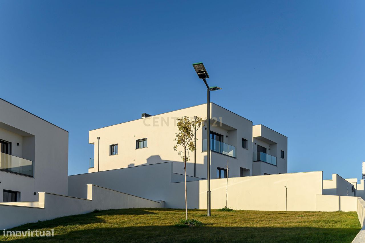 Condomínio Villas Mor || Moradia T4 - Segmento de Luxo || Aveiras de C - Grande imagem: 1/60