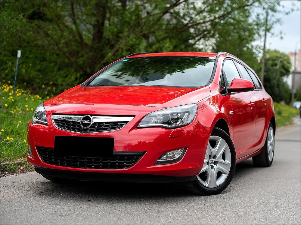 Opel Astra J 2011