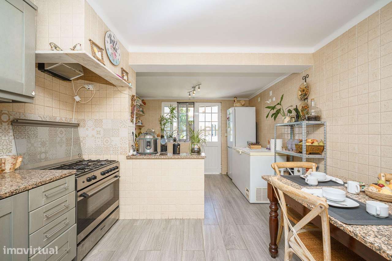 Excelente Moradia T2 Situada no Faralhão Setùbal - Grande imagem: 1/47