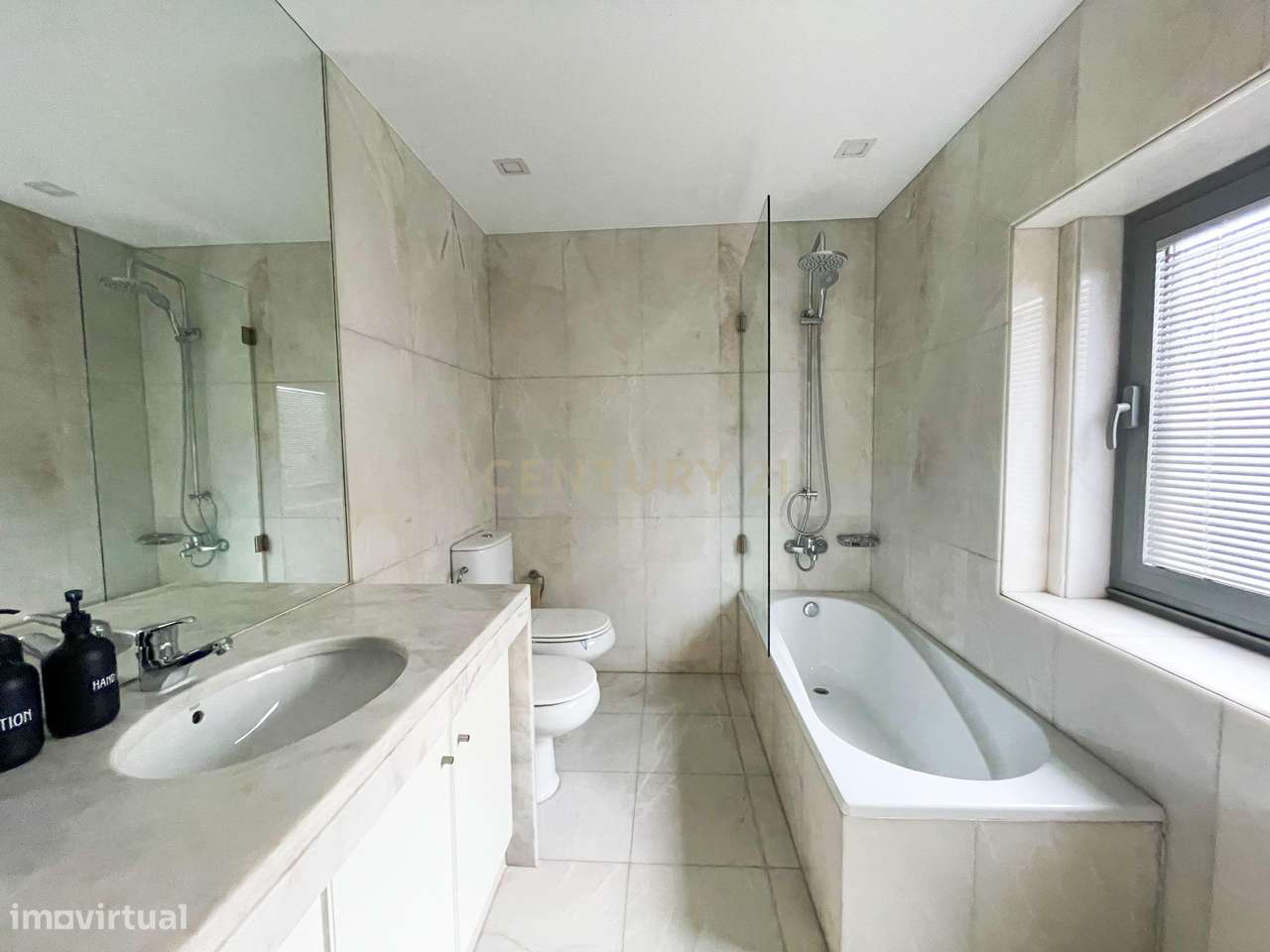 Moradia T3+1 no Bairro Marechal Gomes da Costa | 3 Frentes | Design e-20