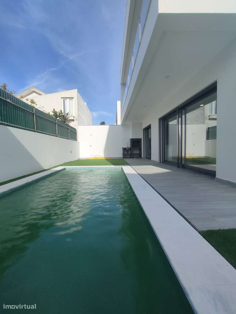 Moradia Geminada T4 com Piscina - Grande imagem: 3/33