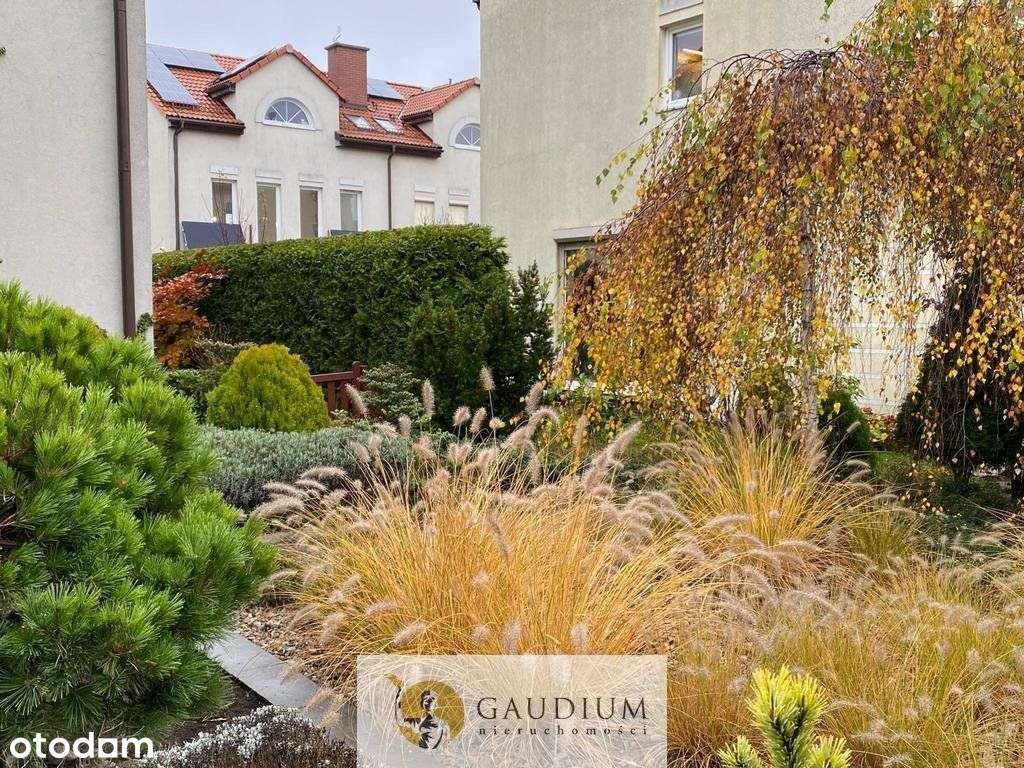 Bliźniak 6 pokoi z garażem i ogródkiem-11