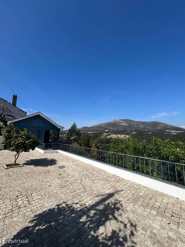 Moradia T4 isolada pronta a habitar com vista desafogada sobre o Douro-18