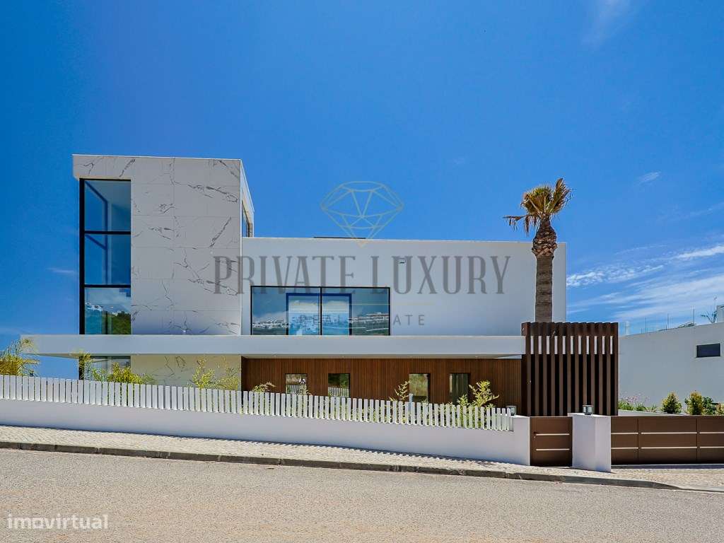 Moradia T4 em Albufeira - Um Refúgio de Elegância e Modernidade - Grande imagem: 2/51