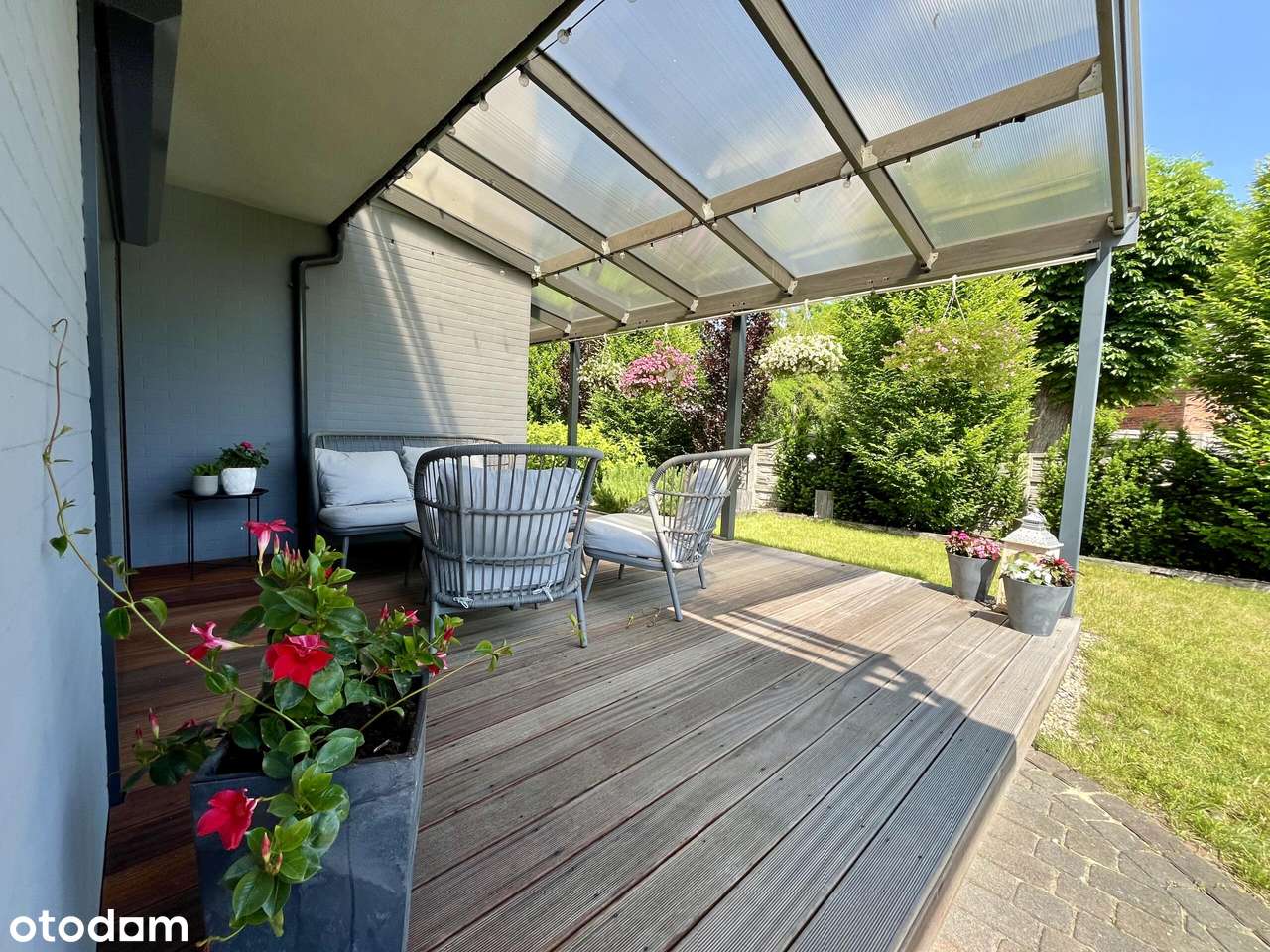 Przestronny dom z dużym ogrodem i możliwościami-18