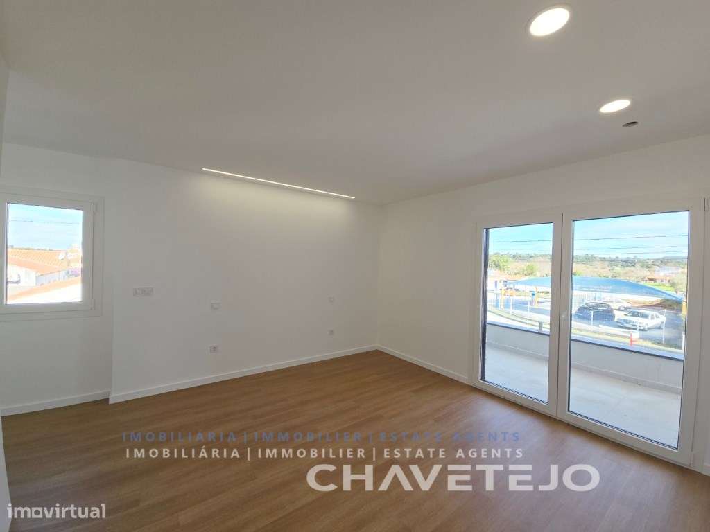 Moradia T4 Moderna c/ Garagem, estilo e Conforto a um Passo de Tomar-37