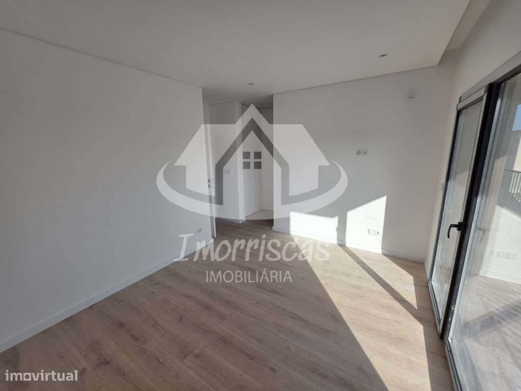 Moradia T3+1 na Portela de Azóia, em Santa Iria de Azóia-19