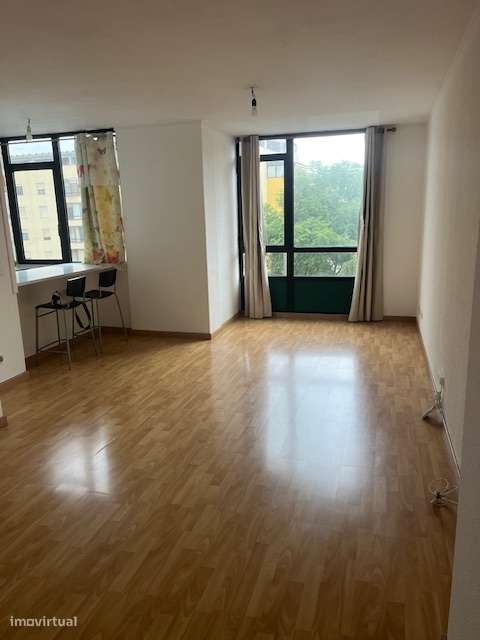 T1 em Monte Abrão - Queluz - Grande imagem: 4/9