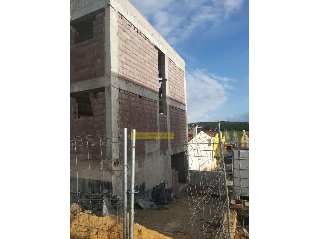 Moradia T3 a estrear com Piscina - Paiões Rio de Mouro-8