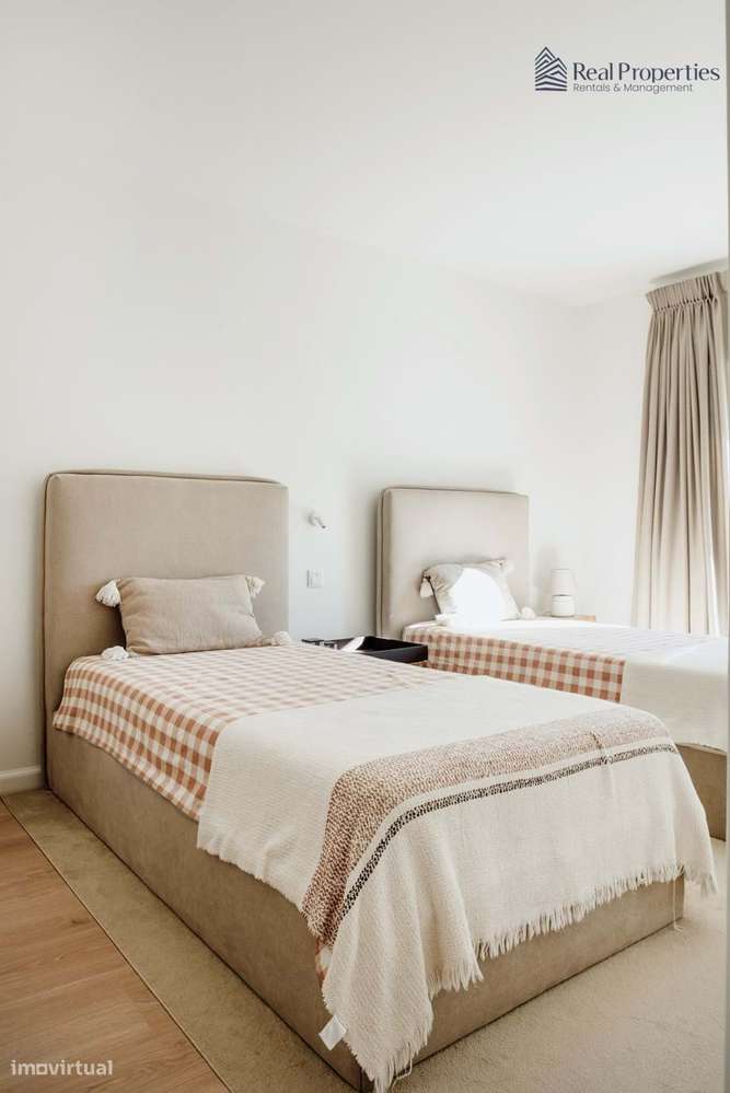 Elegante Moradia T3 Renovada com Vistas Panorâmicas em Alvor-8