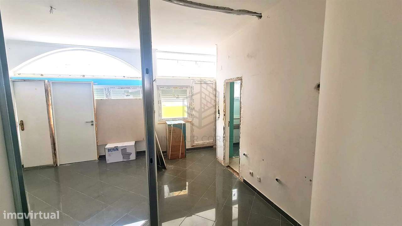 T2 em Conversão com Logradouro e Garagem Privativa – Oportunidade na A-13