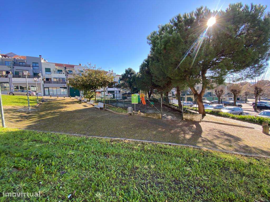 Investimento- Loja em Valongo possibilidade de Converter em T2-15