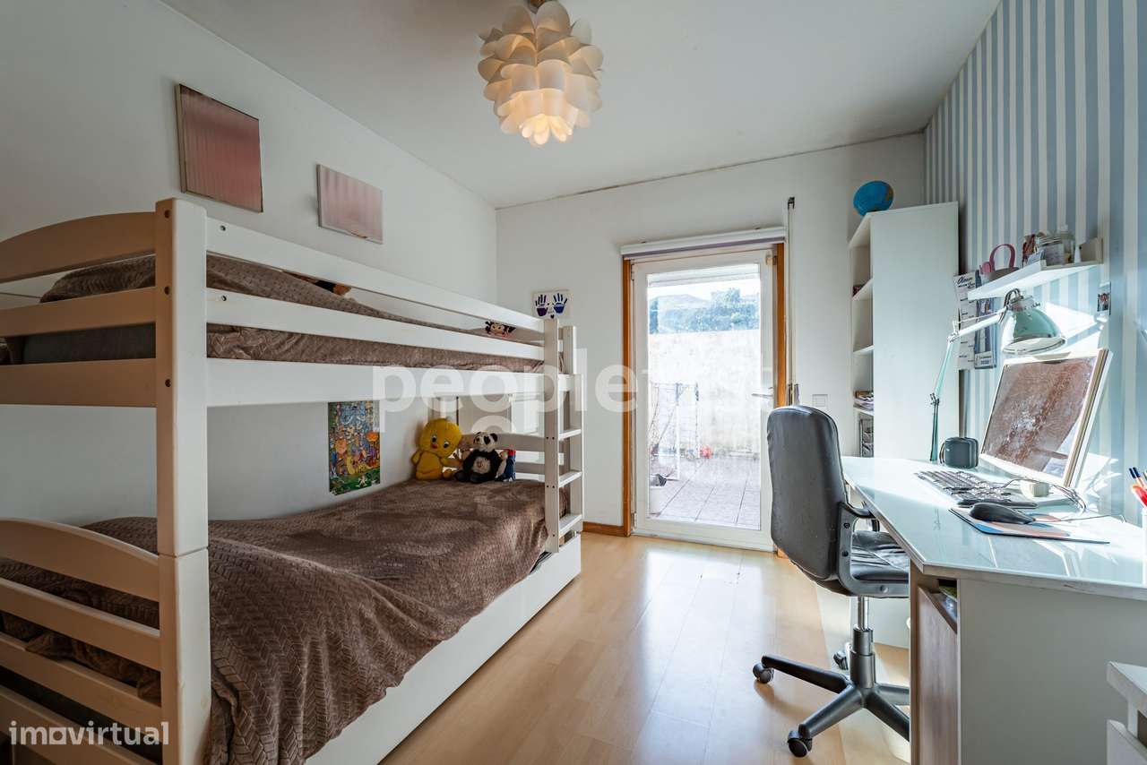 T2 com Terraço Privativo, Garagem e Arrumos-13