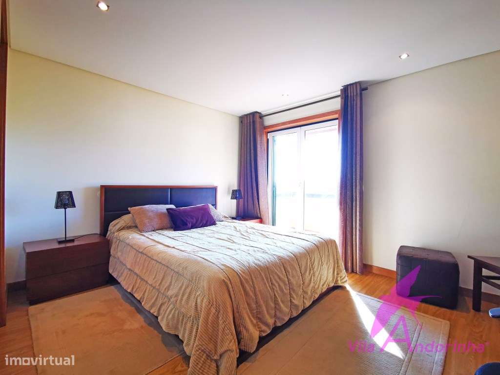 Moradia T4 Independente a 5 minutos da praia e do centro-23