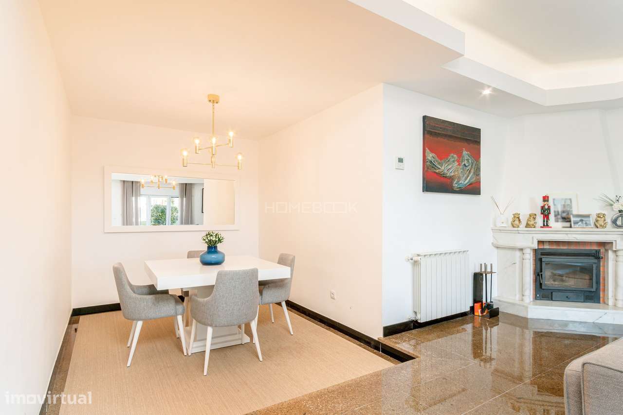 Moradia T5 renovada em condomínio fechado com piscinas, campo de ténis-13