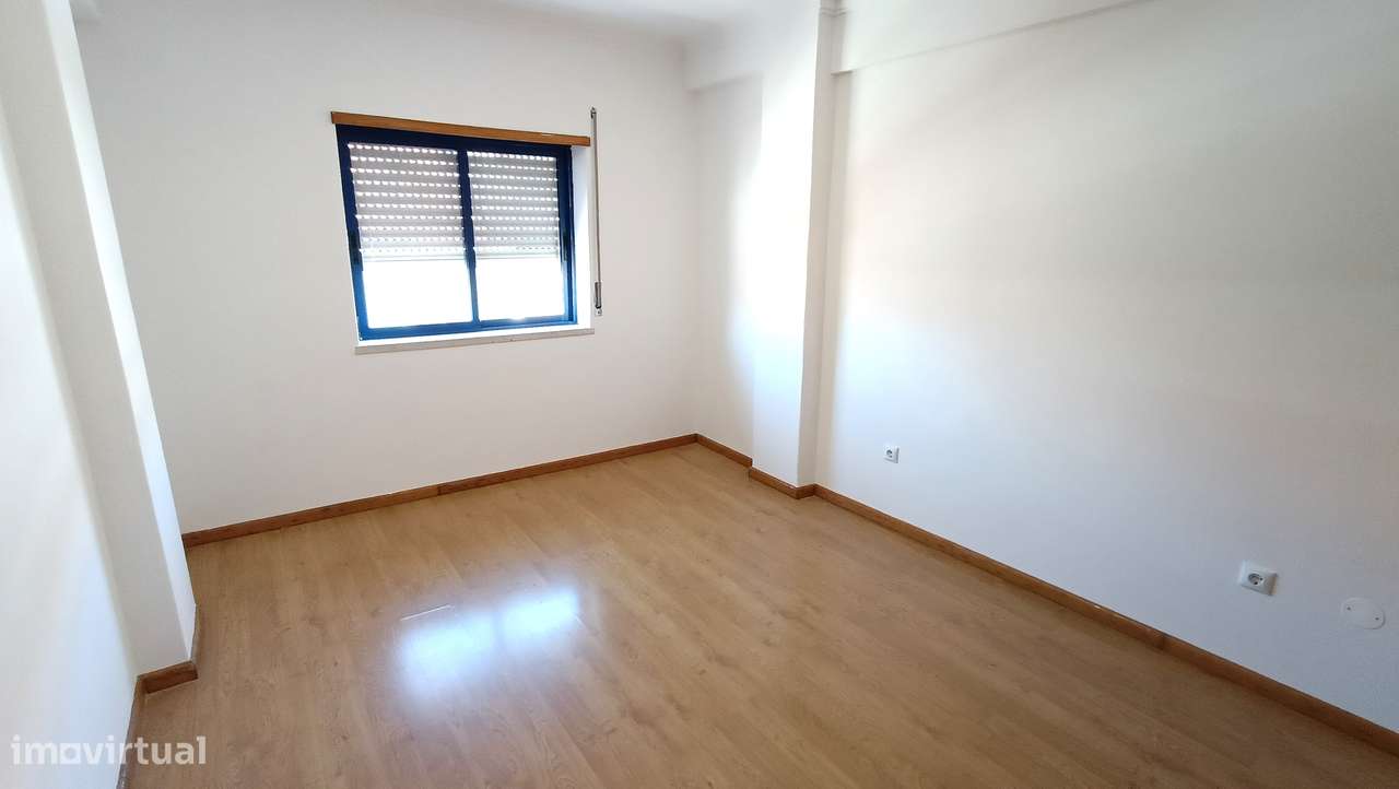 T3 com Arrecadação e Terraço, Pronto a habitar-19