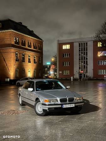 BMW Seria 7 750iL - 12