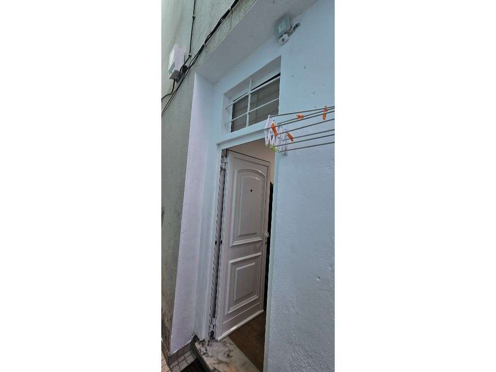 Moradia Remodelada com 4 Assoalhadas, Cacém, Sintra, Lisboa-17