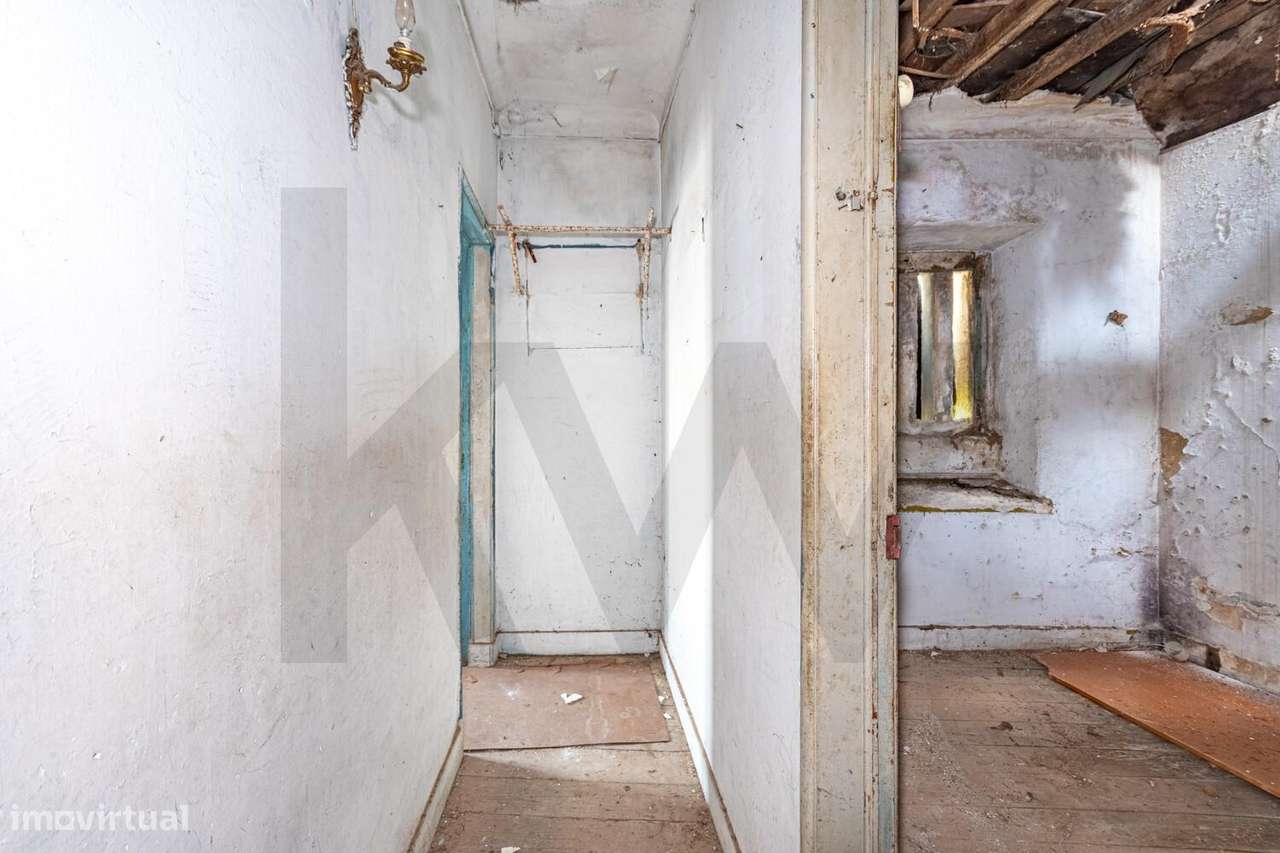 PRÉDIO EM RUÍNA c/ 3 APARTAMENTOS - 230 M2 - CANEÇAS - Odivelas-11