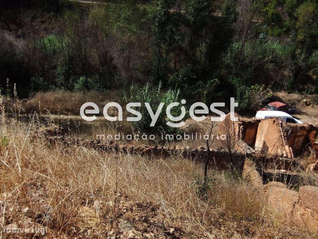 Monte C/ ruína em Monchique junto ao Parque do Barranco dos Pisões - Grande imagem: 5/10