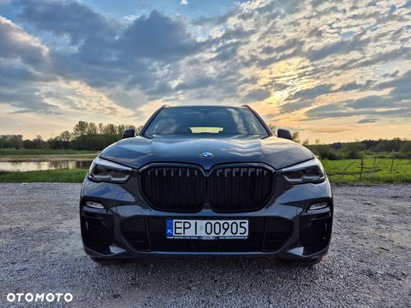 BMW X5 M M50i - 1