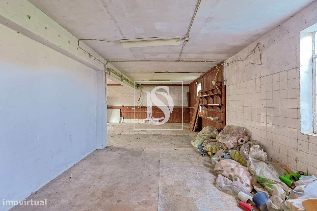 Moradia T4 c/ 376 m², jardim e riacho-24