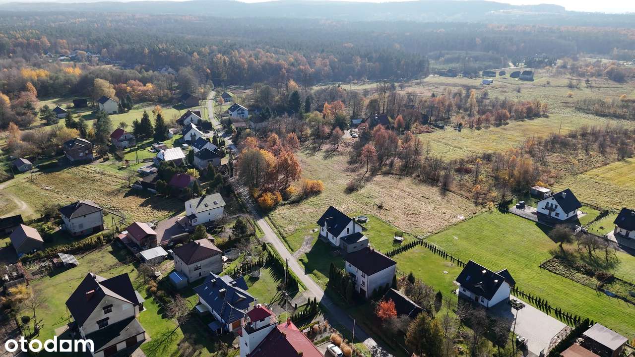 Budowlana działka w spokojnej wsi – 717 m²-3