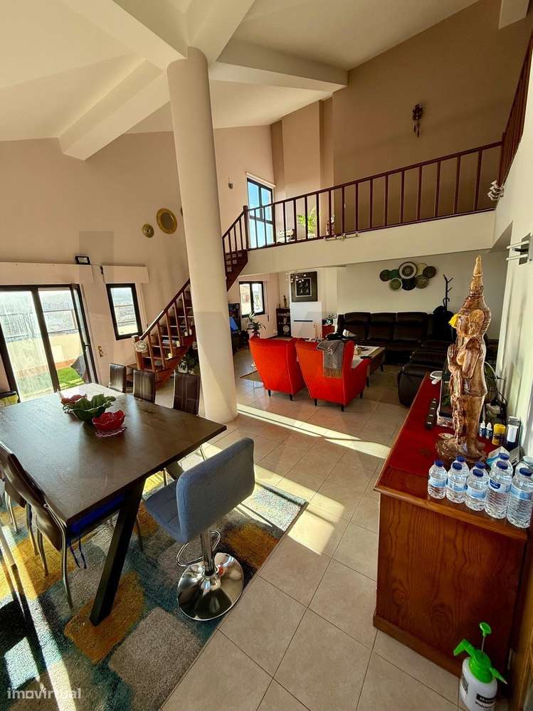 T4 no Último Piso com Terraço de 100m2 e Vista Panorâmica Deslumbrante-30