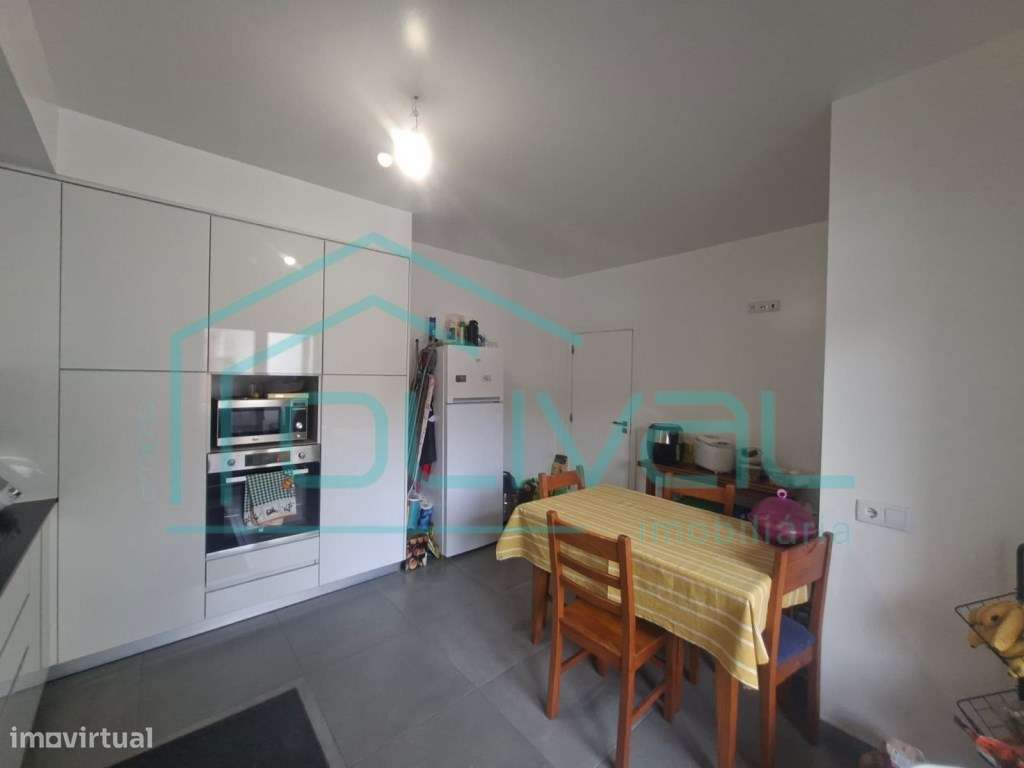 Apartamento T3 com Excelente Áreas-8