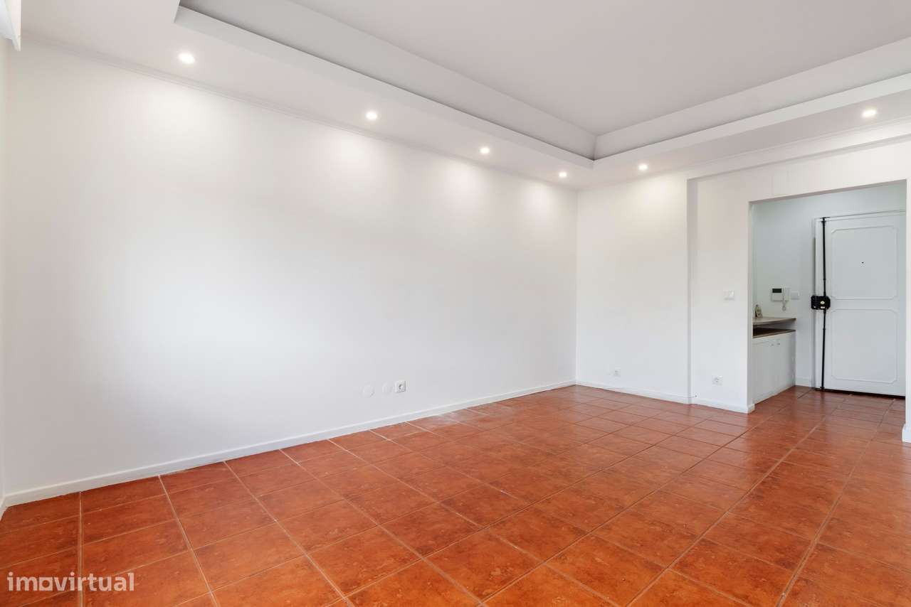 Apartamento T2 c/ Varanda em Agualva, Sintra-15