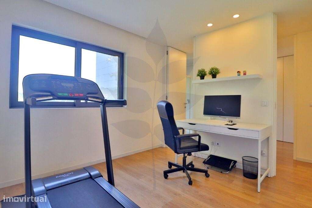 Apartamento T4 em Celeirós | 4 Suites | Garagem para 2 Viaturas-14