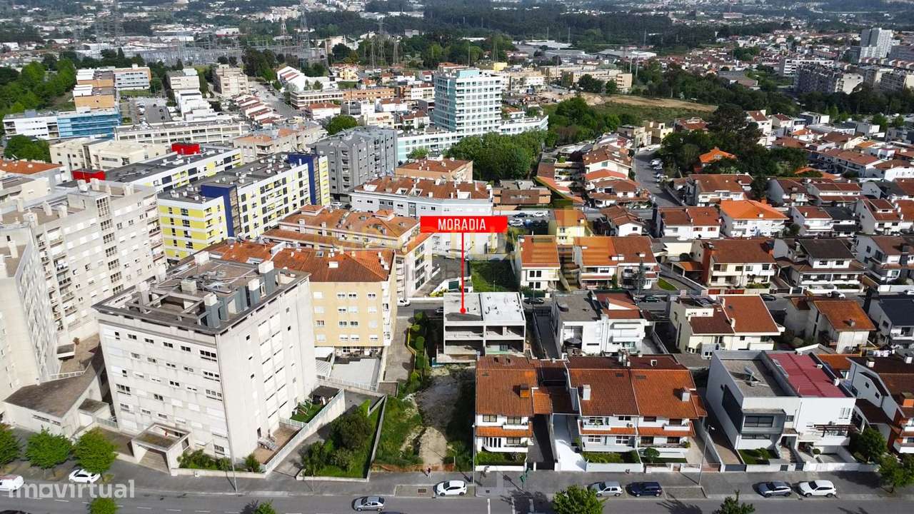 Moradia V3+1 nos Maninhos-47
