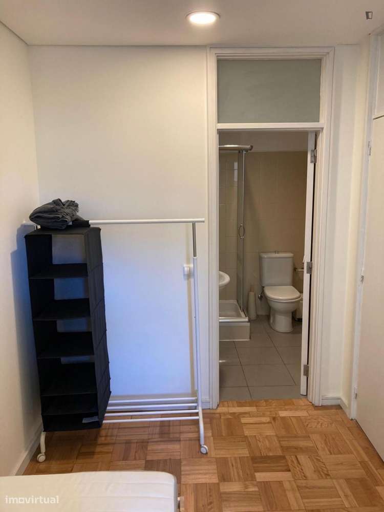 Quarto - localizado em Ramalde Porto - Grande imagem: 2/24