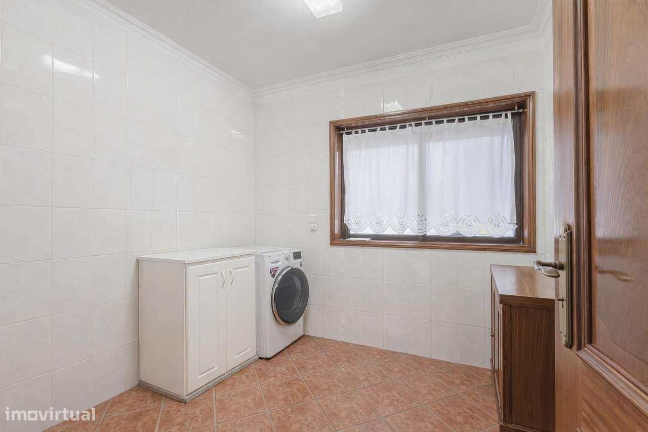 Moradia T4 exclusiva | Piscina| Zona Agrícola | Junto à Praia-41