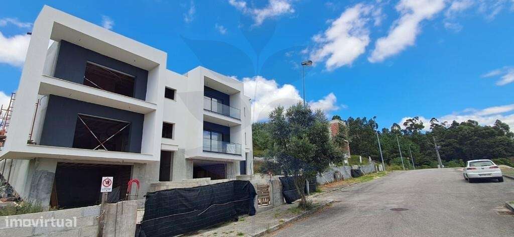 Estrutura de Moradia Banda T3 - Vila Verde - Grande imagem: 1/27