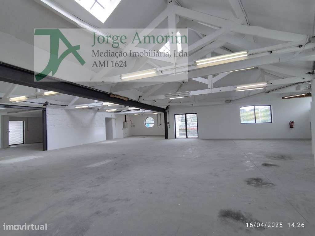 Armazém industrial com 1400 m2. Frente para A.E - A43 Porto - Gondo...-8