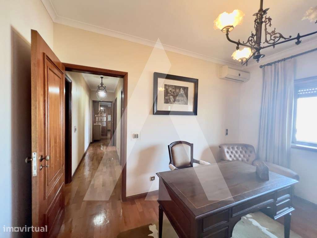 Apartamento T4 Duplex no centro de São João da Madeira-18