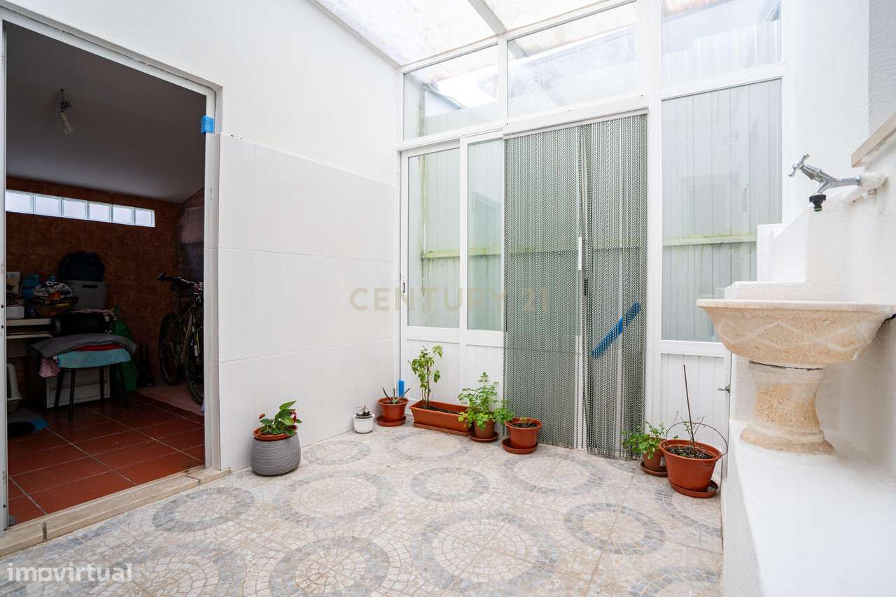 MORADIA TÉRREA T3 + SÓTÃO A 10 MINUTOS DA CIDADE-24