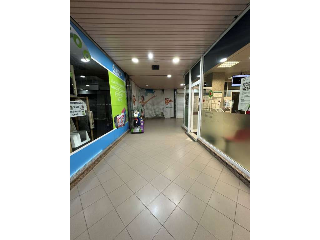 Vende-se Loja no Shopping Center de Massamá - Grande imagem: 4/15