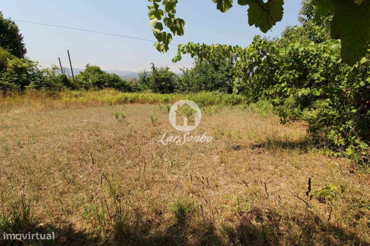 Terreno de construção com 1.815m2 em Serafão, Fafe-0